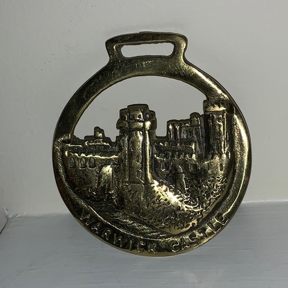 Warwick Castle Metal Horse Medallion - Picture 3 of 5